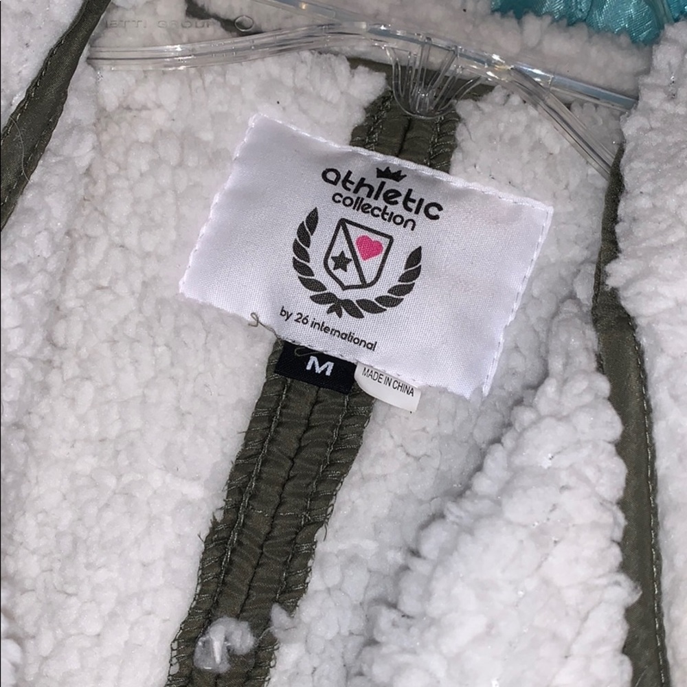 Vest - Picture 4 of 5